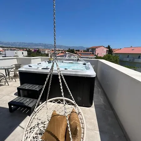 4 Gentlemen Villas With Private Jacuzzi Novalja Exterior photo