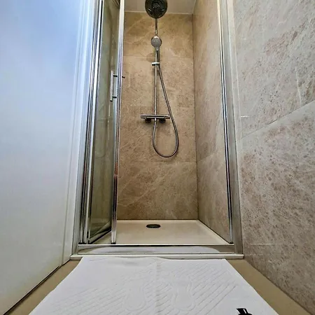 4 Gentlemen Villas With Private Jacuzzi Novalja Exterior photo