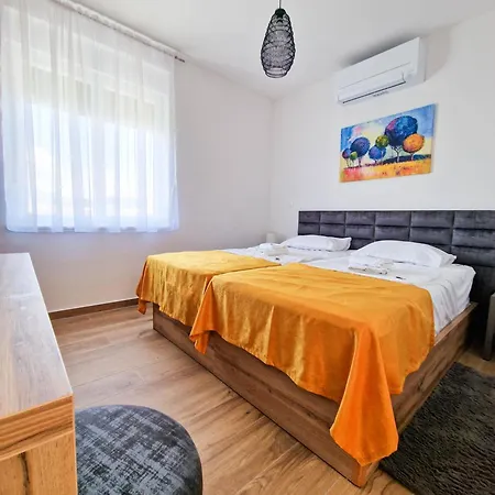 4 Gentlemen Villas With Private Jacuzzi Novalja Exterior photo