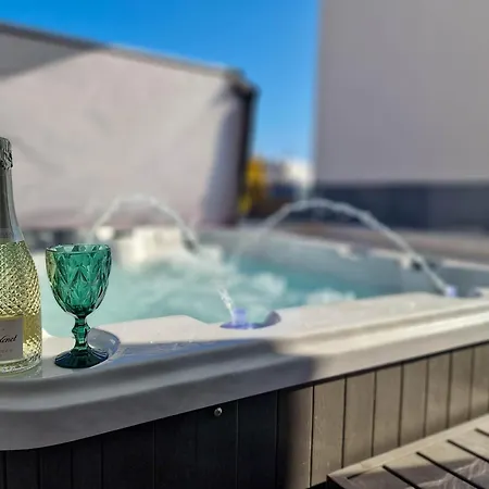 4 Gentlemen Villas With Private Jacuzzi Novalja Exterior photo