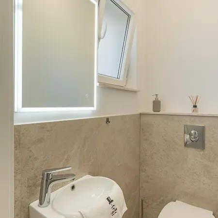 4 Gentlemen Villas With Private Jacuzzi Novalja Exterior photo