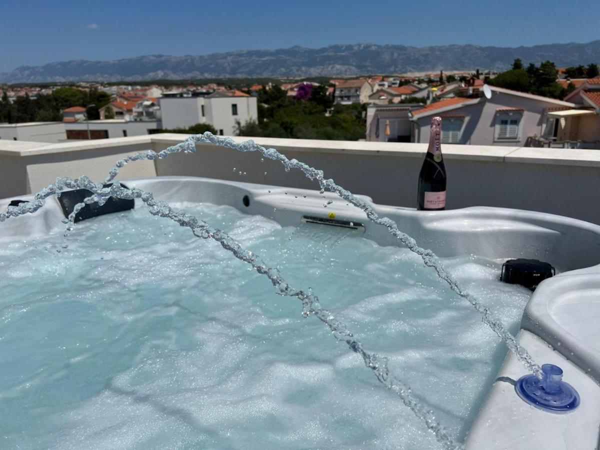 4 Gentlemen With Private Jacuzzi Villa Novalja