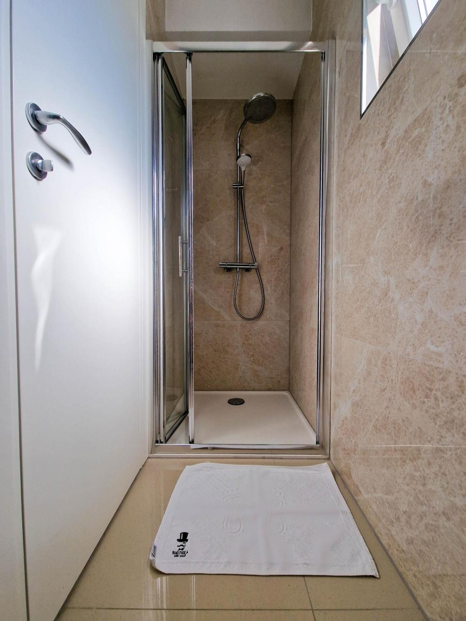 4 Gentlemen With Private Jacuzzi Villa Novalja