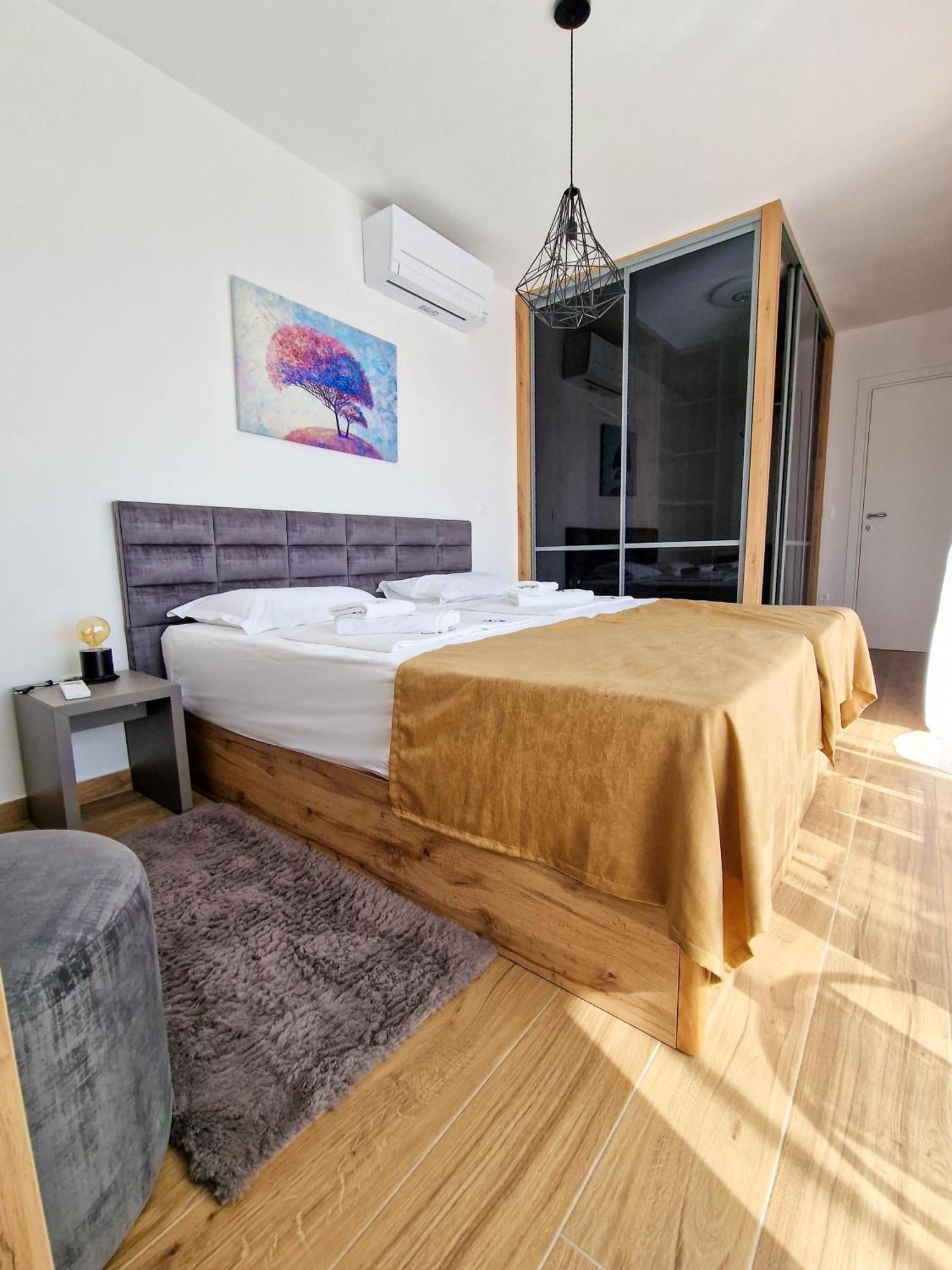 4 Gentlemen With Private Jacuzzi Villa Novalja