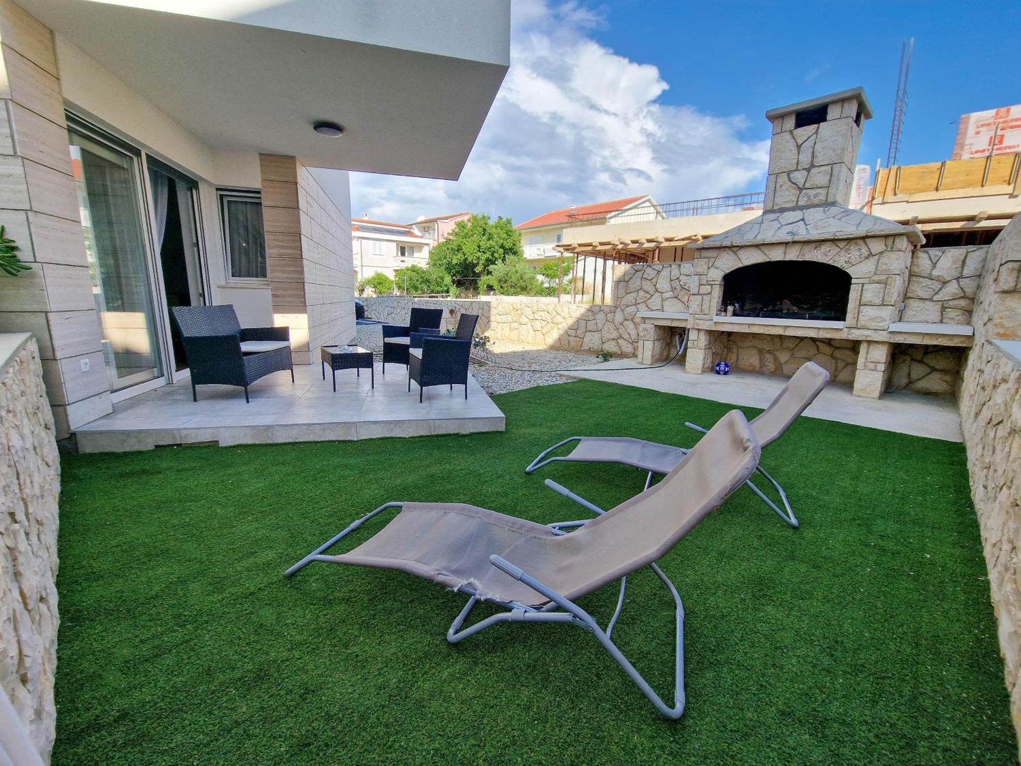 Villa 4 Gentlemen With Private Jacuzzi *
