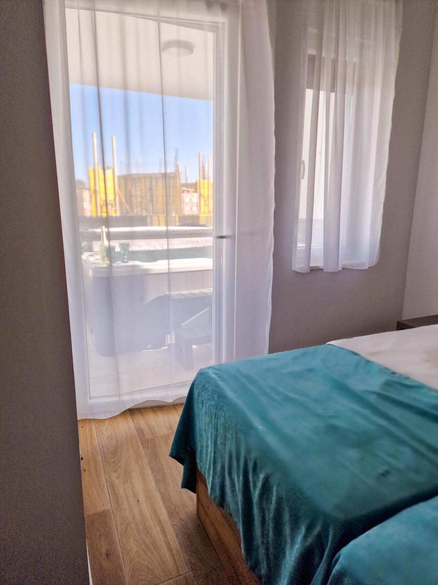 4 Gentlemen With Private Jacuzzi Villa Novalja