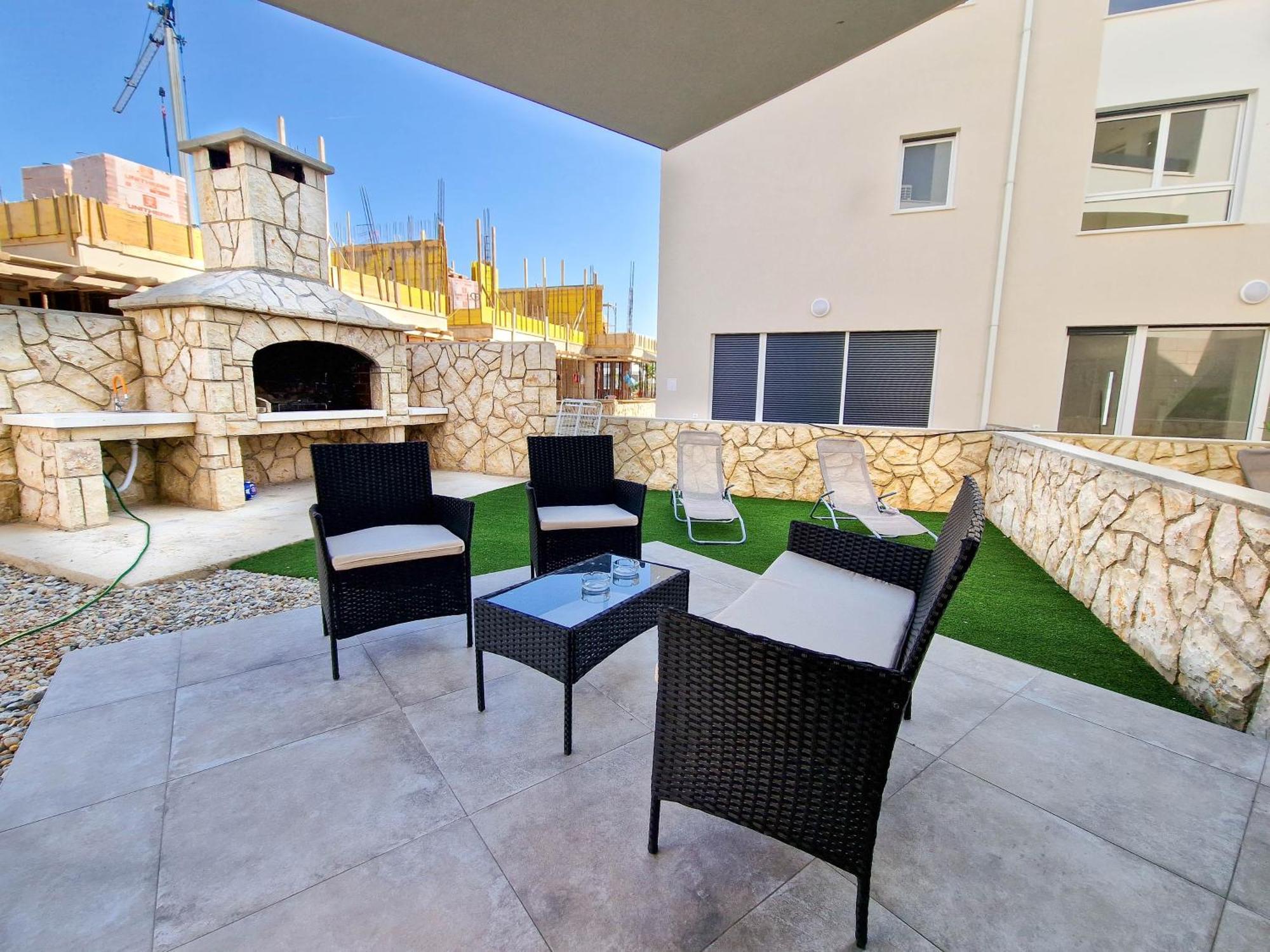4 Gentlemen With Private Jacuzzi * Novalja