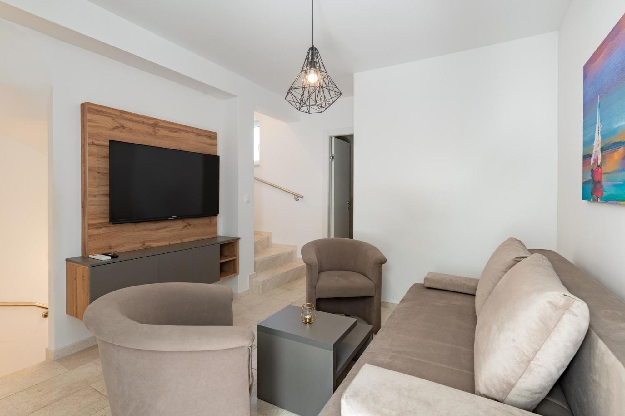 4 Gentlemen With Private Jacuzzi Villa Novalja